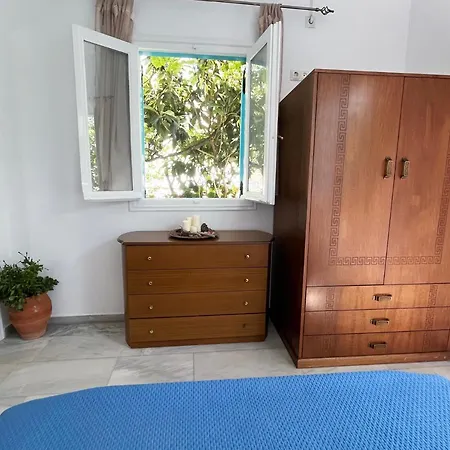 בית נופש The Garden House Naxos City